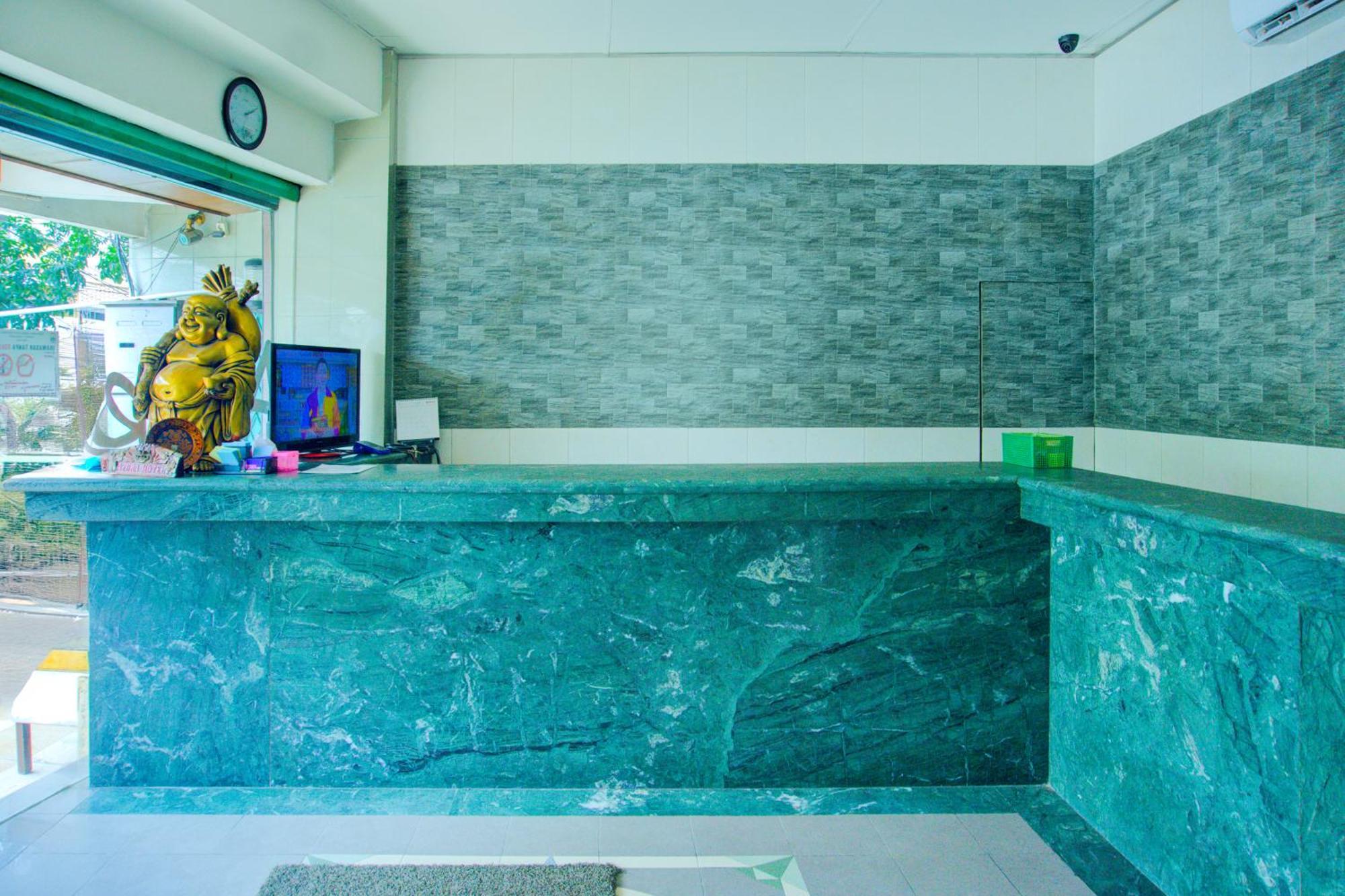 Townhouse Oak Palembang Near Jembatan Ampera Formerly Azzura Hotel Exterior photo