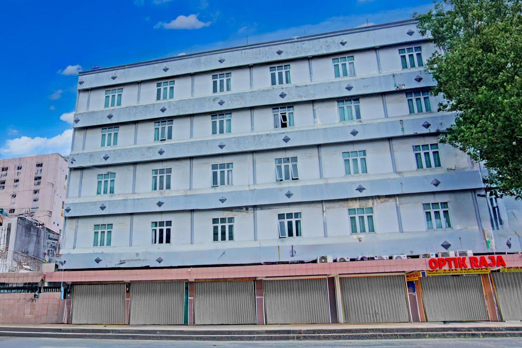 Townhouse Oak Palembang Near Jembatan Ampera Formerly Azzura Hotel Exterior photo