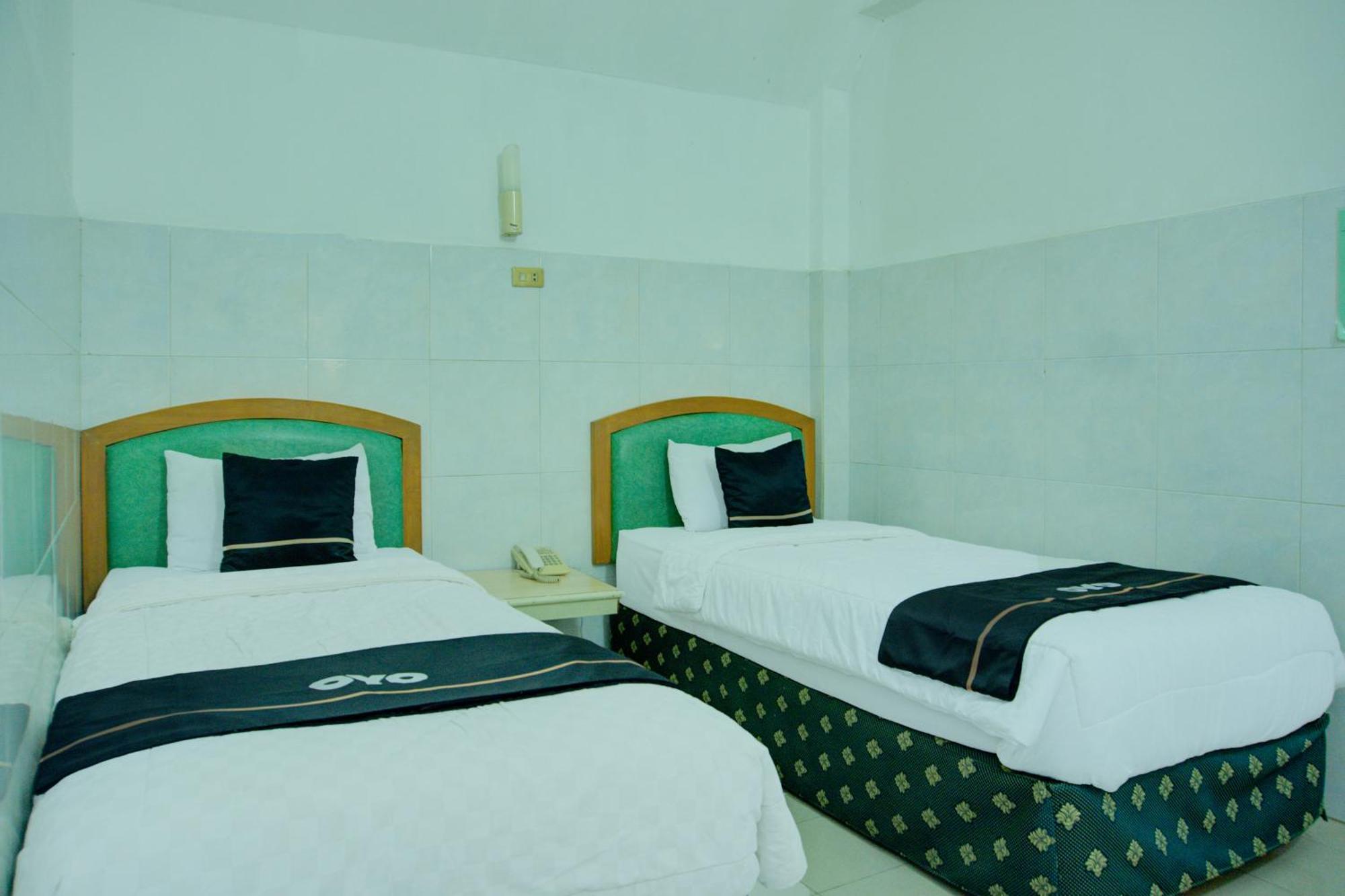 Townhouse Oak Palembang Near Jembatan Ampera Formerly Azzura Hotel Exterior photo