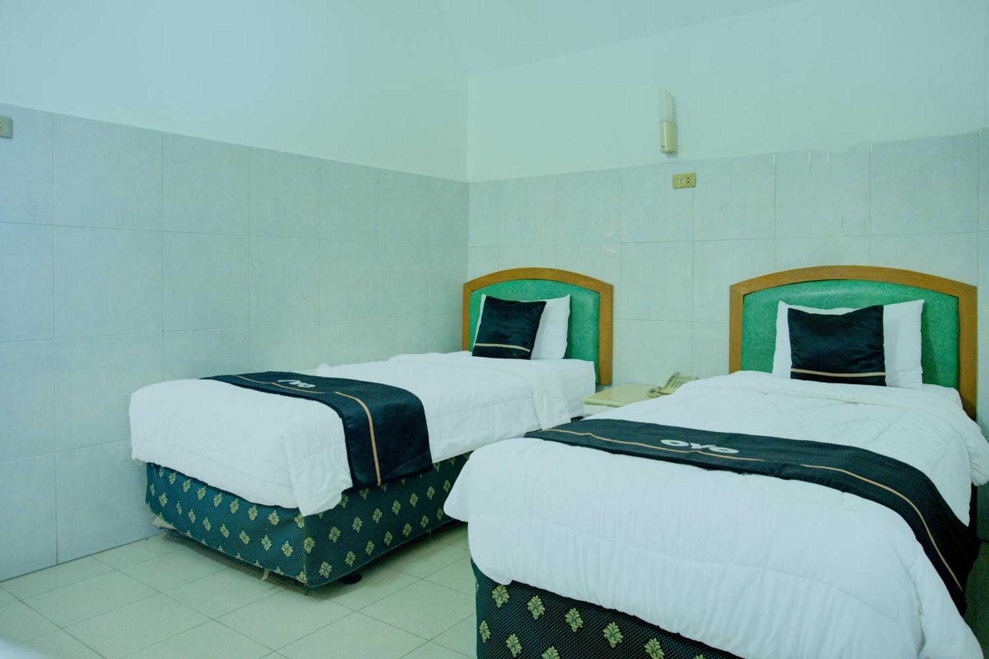 Townhouse Oak Palembang Near Jembatan Ampera Formerly Azzura Hotel Exterior photo