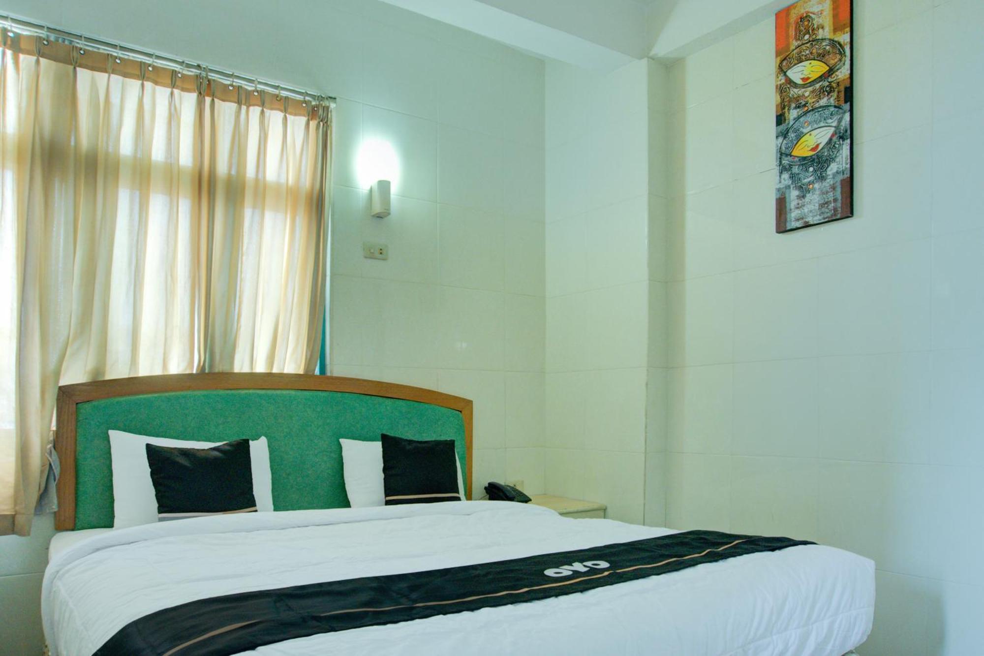 Townhouse Oak Palembang Near Jembatan Ampera Formerly Azzura Hotel Exterior photo