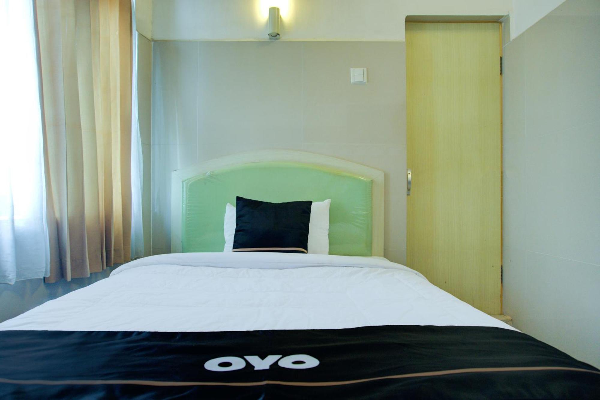 Townhouse Oak Palembang Near Jembatan Ampera Formerly Azzura Hotel Exterior photo