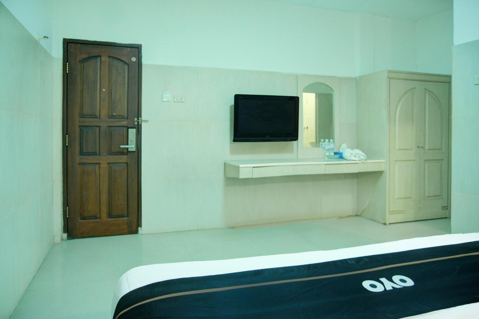 Townhouse Oak Palembang Near Jembatan Ampera Formerly Azzura Hotel Exterior photo